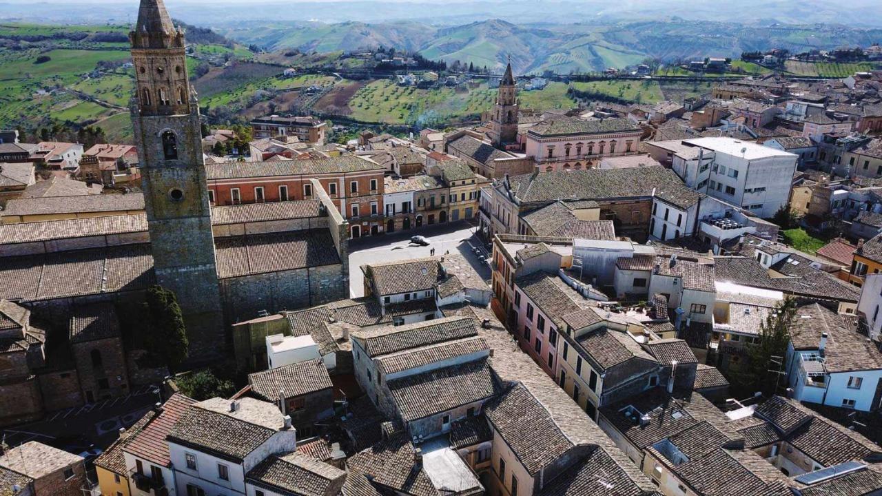 Palazzo signorile di oltre 520 mq fronte Cattedrale ad Atri Città darte Exterior foto